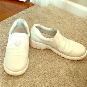 White Cherokee nursing shoes size 10